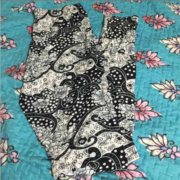 NWOT Pattern Leggings. - Picture 1 of 2