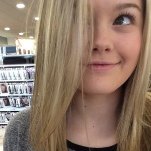 Meet your Posher, Caroline