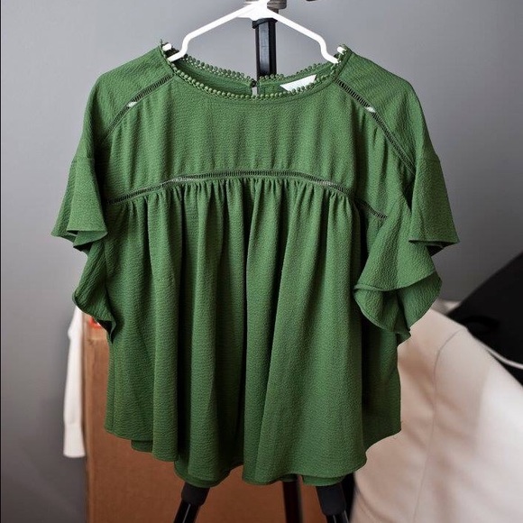 Belle & Sky Crop Blouse w/ Eyelit Piping in Green