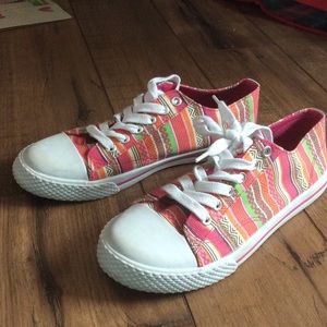 Airwalk⭐️shoes size 7 NEVER BEEN WORN✨