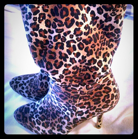 Oh so sexy leopard print tall boots