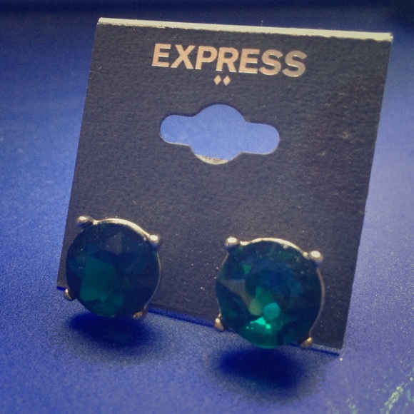 Snazzy Emerald earrings