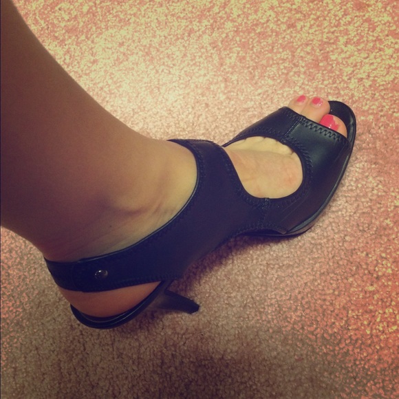 Vera Wang Fashion Heels Size 7.5 M