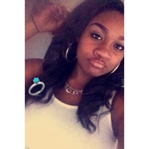 Meet your Posher, Denasia