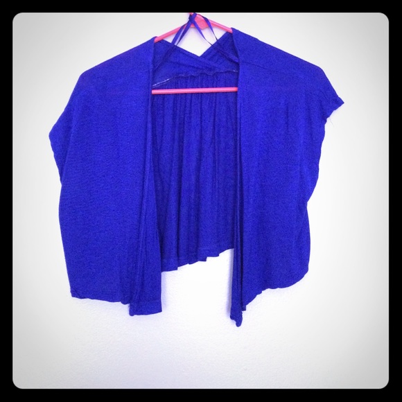 Cropped blue sweater