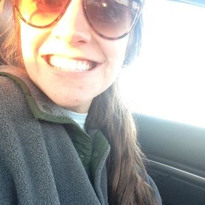 Meet your Posher, Alexis