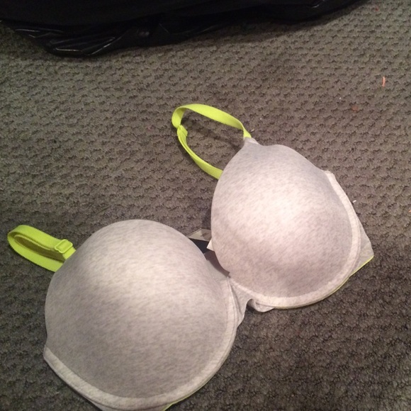 VS PINK Bra 32DD (NEW WITH TAGS)