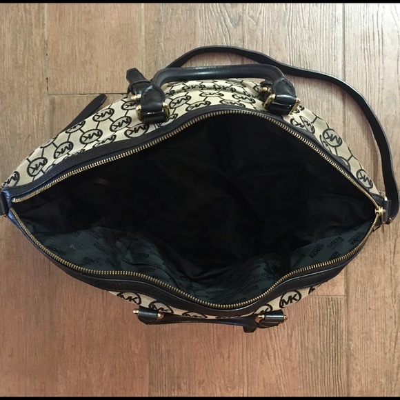 Michael Kors Bag - Picture 2 of 2