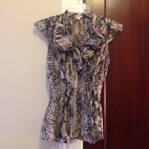 Patterned gray and black ruffle blouse