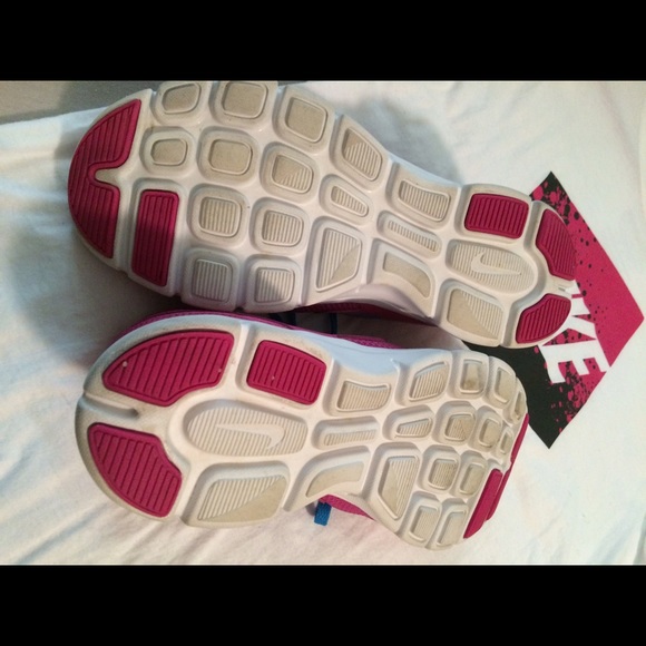 NIKE - Picture 3 of 4