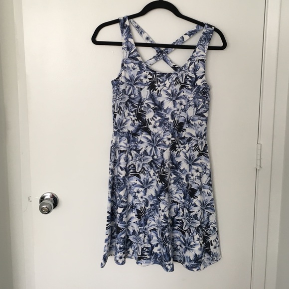 H&M Dresses & Skirts - Casual flower dress