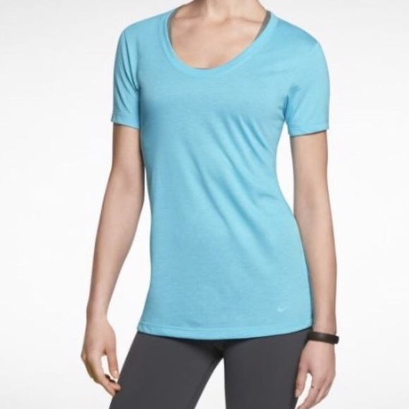 Nike Women's Dri-FIT Legend Tee in Cool Blue Small
