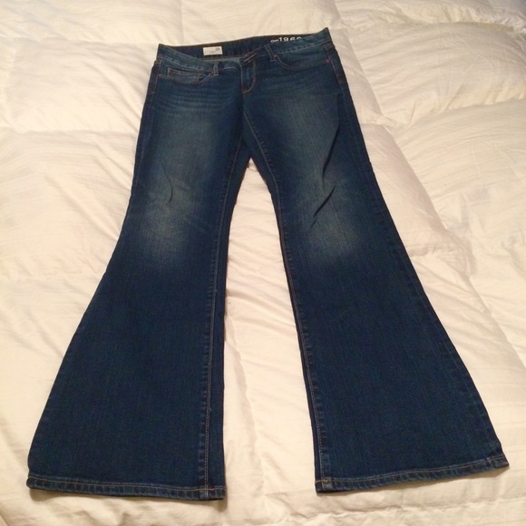Gap 1969 "Curvy" bootcut jeans.