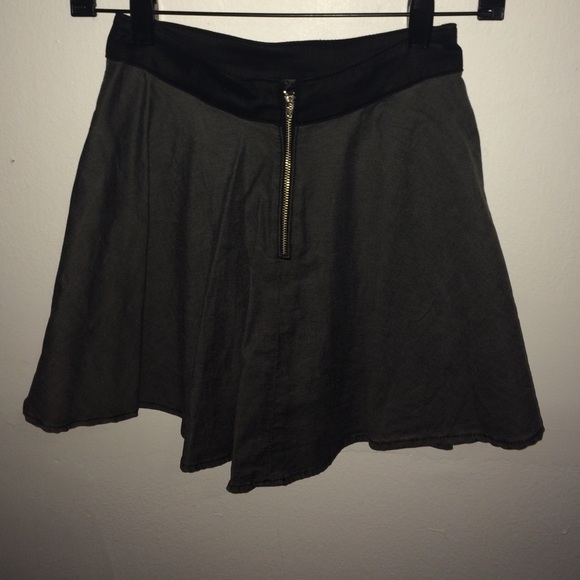 GUESS Skater mini skirt