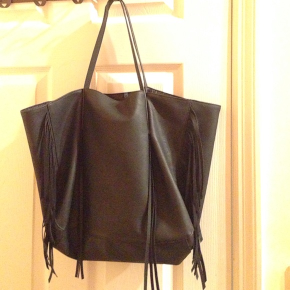 Black tote purse