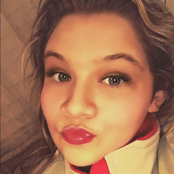 Meet your Posher, Emee - Picture 1 of 1