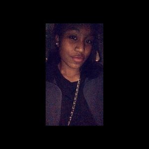 Meet your Posher, Arielle