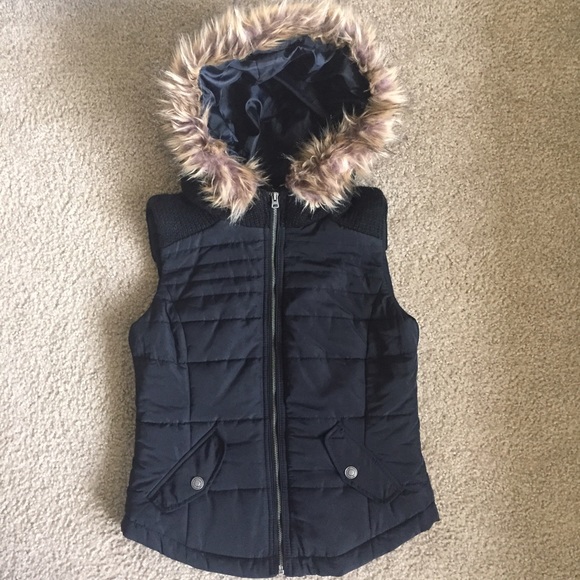 Black Vest w. Fur Hood