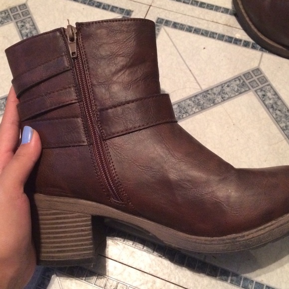 Short brown booties ❤️ - Picture 2 of 3