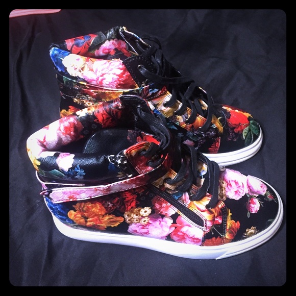 Floral AKIRA Gym Shoes