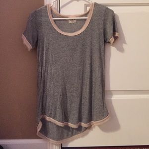 GREY TEE