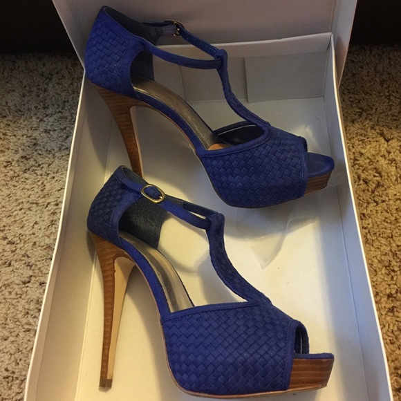 Heels - Picture 2 of 4
