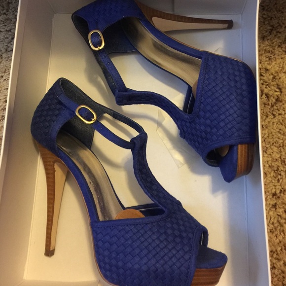 Heels - Picture 3 of 4