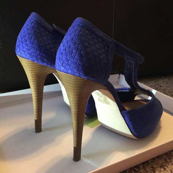 Heels - Picture 4 of 4