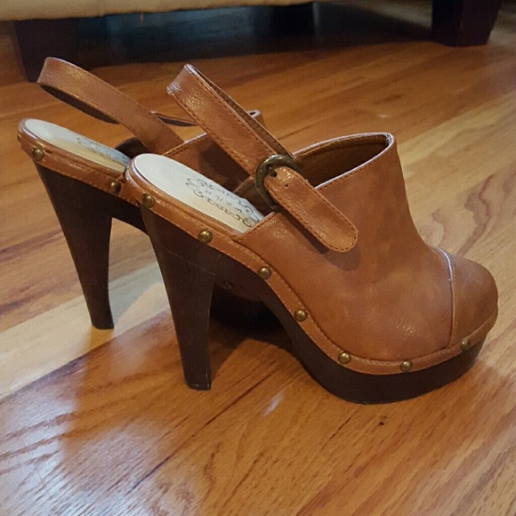 Clog heels