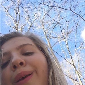 Meet your Posher, Becca