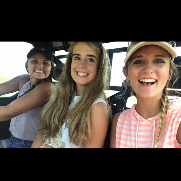 Meet your Posher, Shelby - Picture 2 of 2