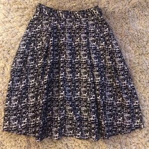Black and whit me print skirt