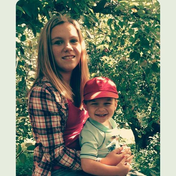 Meet your Posher, Courtney - Picture 1 of 1