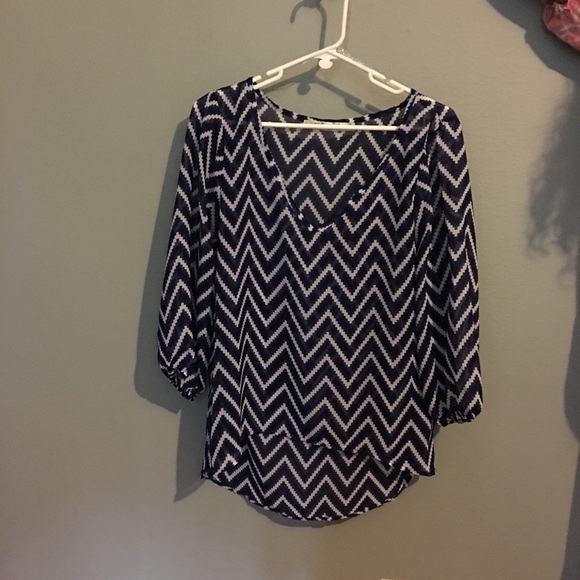 V-neck 3/4 sleeved blouse