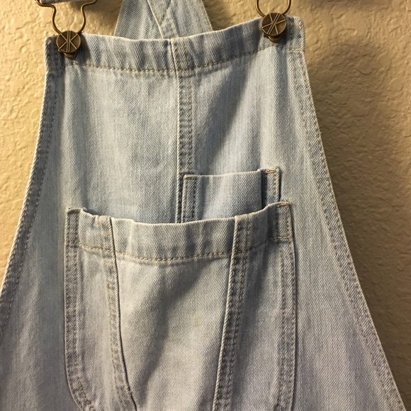 Kim Kardashian overall - Picture 2 of 4