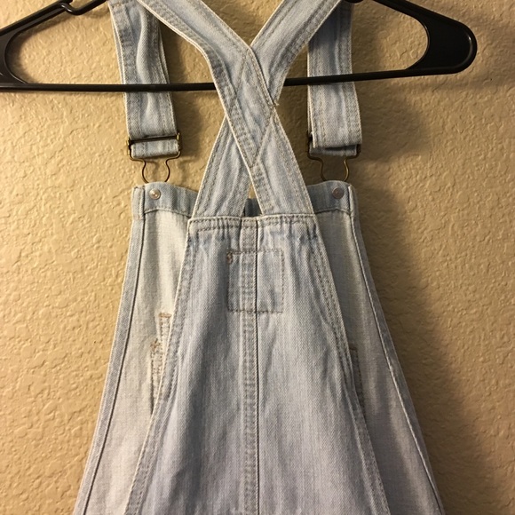 Kim Kardashian overall - Picture 4 of 4