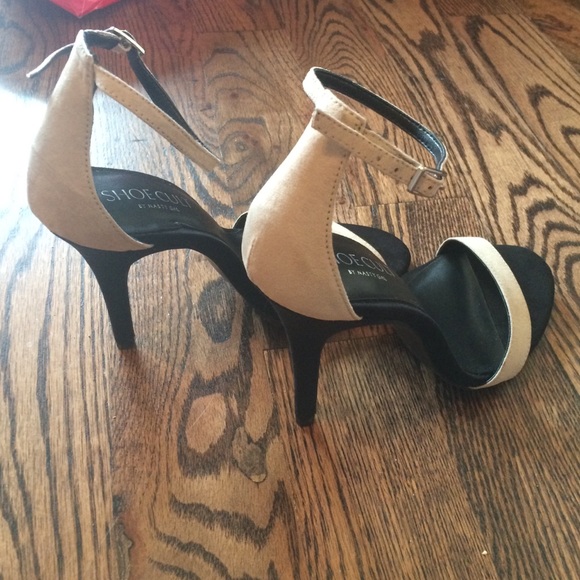 Tan and black ankle strap heels - Picture 2 of 4