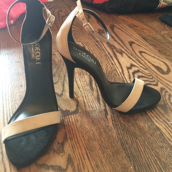 Tan and black ankle strap heels - Picture 4 of 4