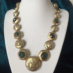 NWOT Jones New York chunky necklace gold