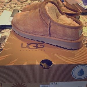 Ugh House Shoes, Size 8, Brand New