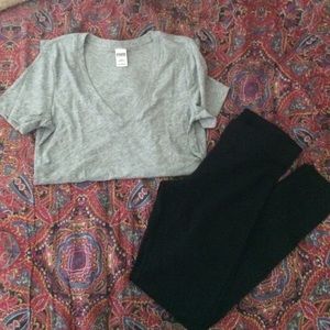 VS pink v-neck & leggings ❤️