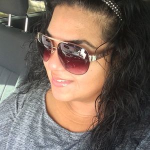 Meet your Posher, Suzanne