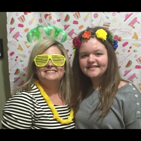 Meet your Posher, Tia - Picture 2 of 2