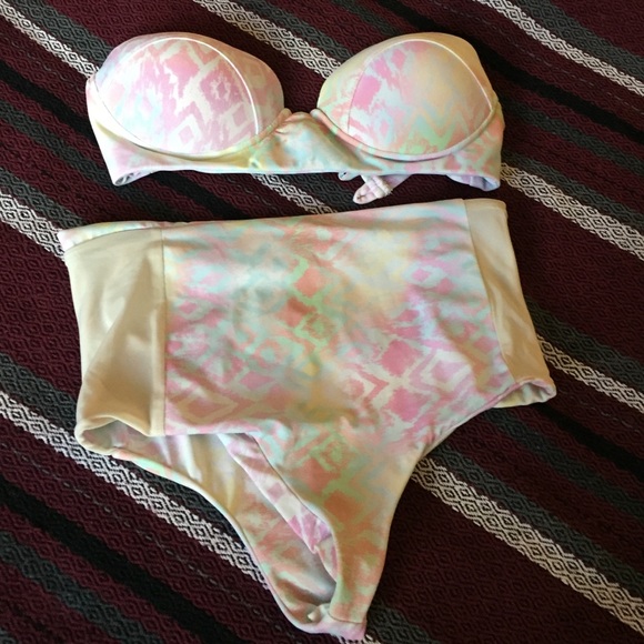 Bikini top - Picture 1 of 1