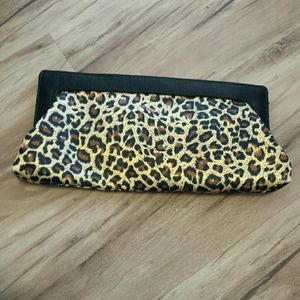 Leopard clutch