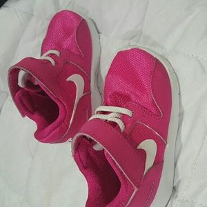 Nike pink baby shoes
