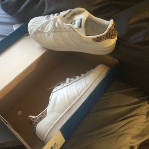 White w/ cheetah Superstar adidas