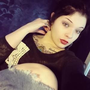 Meet your Posher, Adrienne