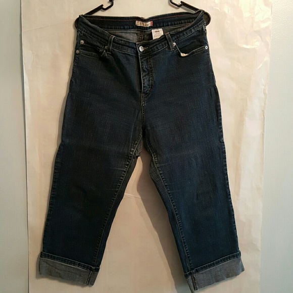 Levi's 548 Capris  (stretch material)