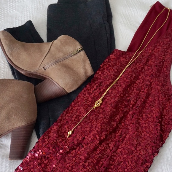 J. Crew Tops - JCrew burgundy red sequin sleeveless top XL